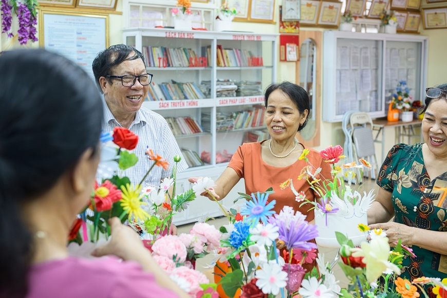 Câu lạc bộ Liên thế hệ Tự giúp nhau - Điểm tựa của người cao tuổi
