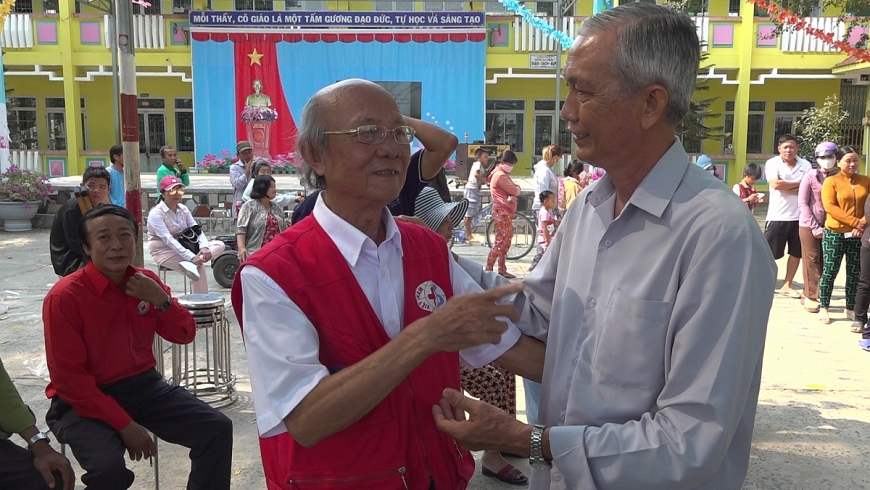 Tấm lòng nhân hậu của một người cao tuổi ở xã Tràm Chim