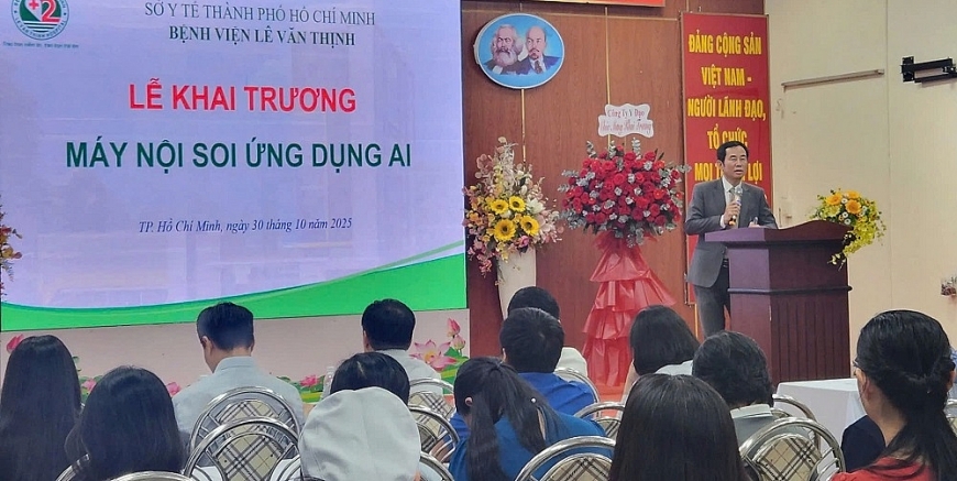 BS. CKII Trần Văn Khanh, Bí thư Đảng ủy, Giám đốc Bệnh viện Lê Văn Thịnh phát biểu