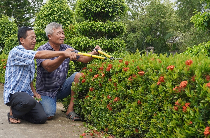 Bí thư cao tuổi hết lòng vì sự giàu đẹp của quê hương