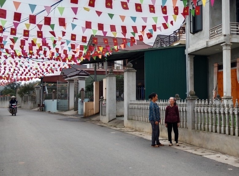 Niềm vui của người cao tuổi được chứng kiến quê hương có nhiều đổi thay, cảnh quan môi trường xanh, sạch, đẹp