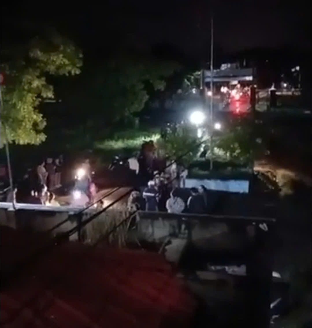 Người dân ở Tuy Phong, Lâm Đồng chạy lũ