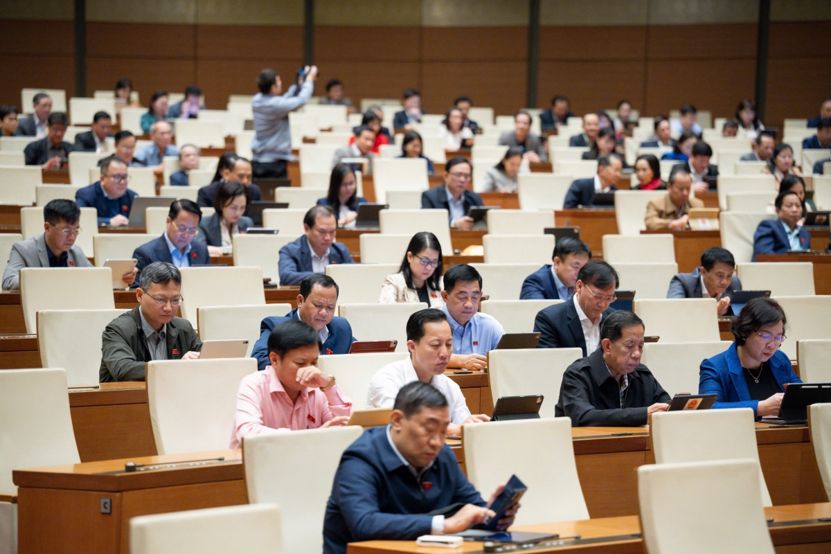 Toàn cảnh phiên họp tại Hội trường sáng ngày 3/11.