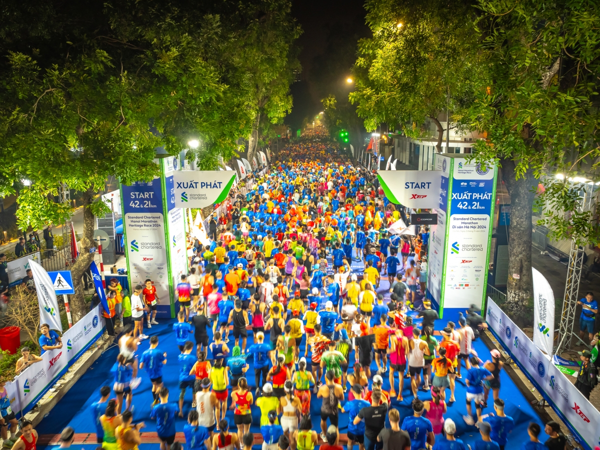 Đông đảo vận động viên ở nhiều lứa tuổi tham gia giải chạy Standard Chartered Marathon Di sản Hà Nội năm 2024 (5)