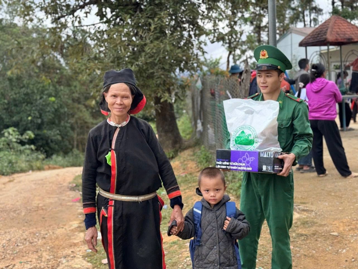 Hướng về đồng bào nơi biên cương Tổ quốc