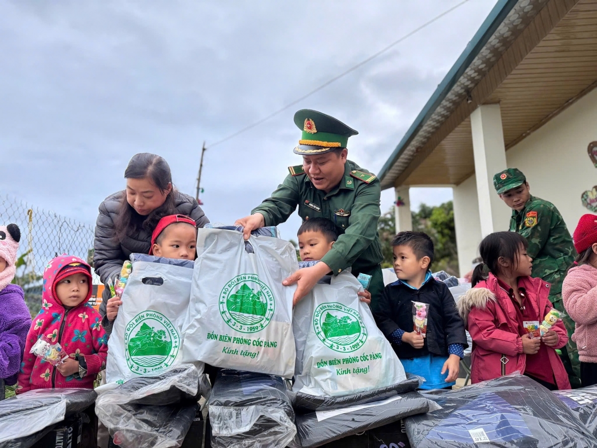 Hướng về đồng bào nơi biên cương Tổ quốc