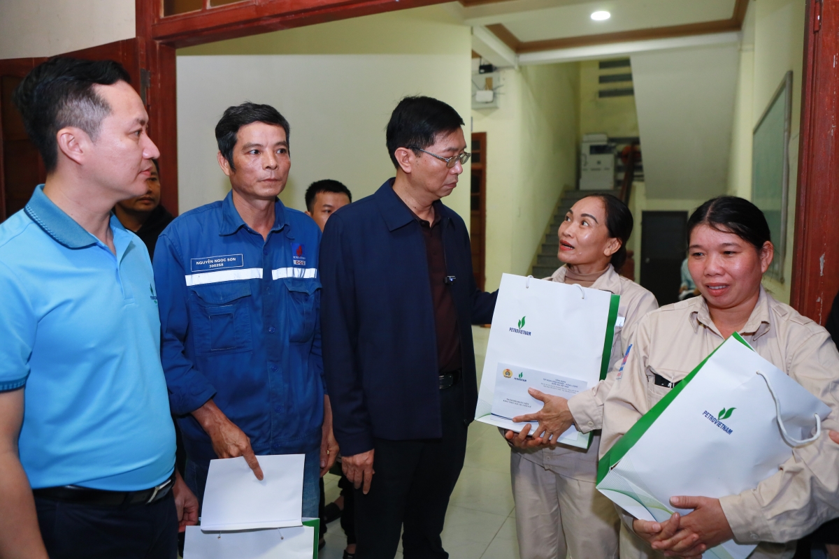 Ấm áp nghĩa tình Petrovietnam để kịp thời hỗ trợ các tỉnh miền Trung bị thiên tai