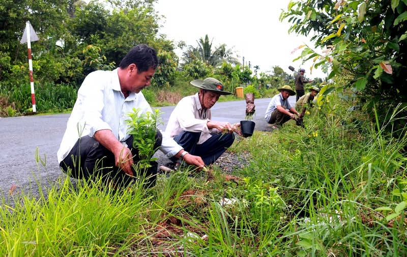 Người cao tuổi tỉnh Vĩnh Long góp phần thực hiện thành công phong trào xây dựng NTM, đô thị văn minh ở địa phương.