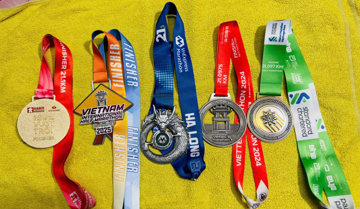 Những tấm Huy chương danh giá ông Hồng đoạt được từ giải Half Marathon (HM)
