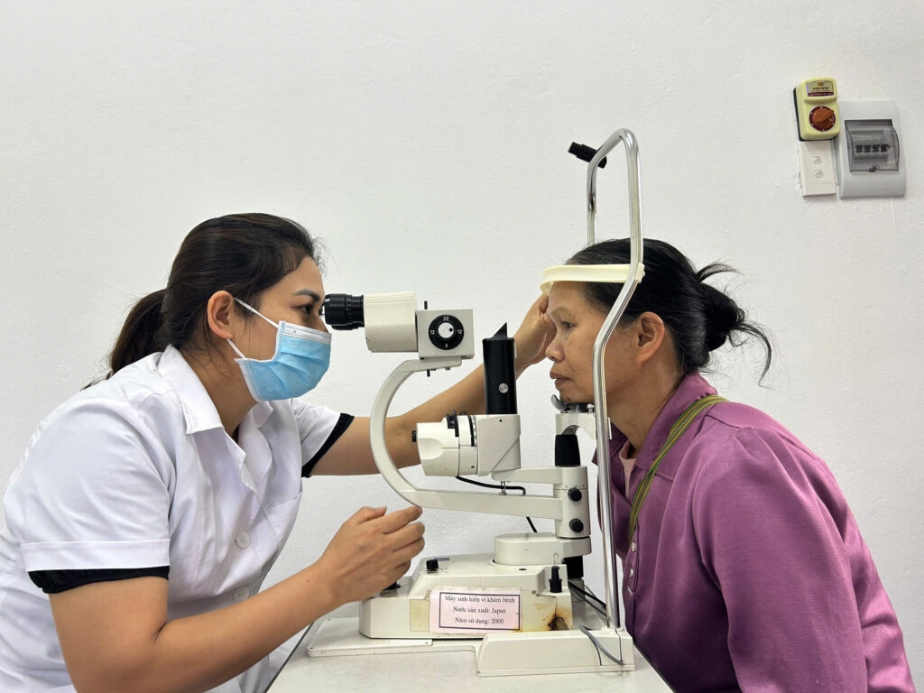 Khám mắt cho NCT tỉnh Lạng Sơn nhân Tháng hành động vì NCT Việt Nam năm 2025