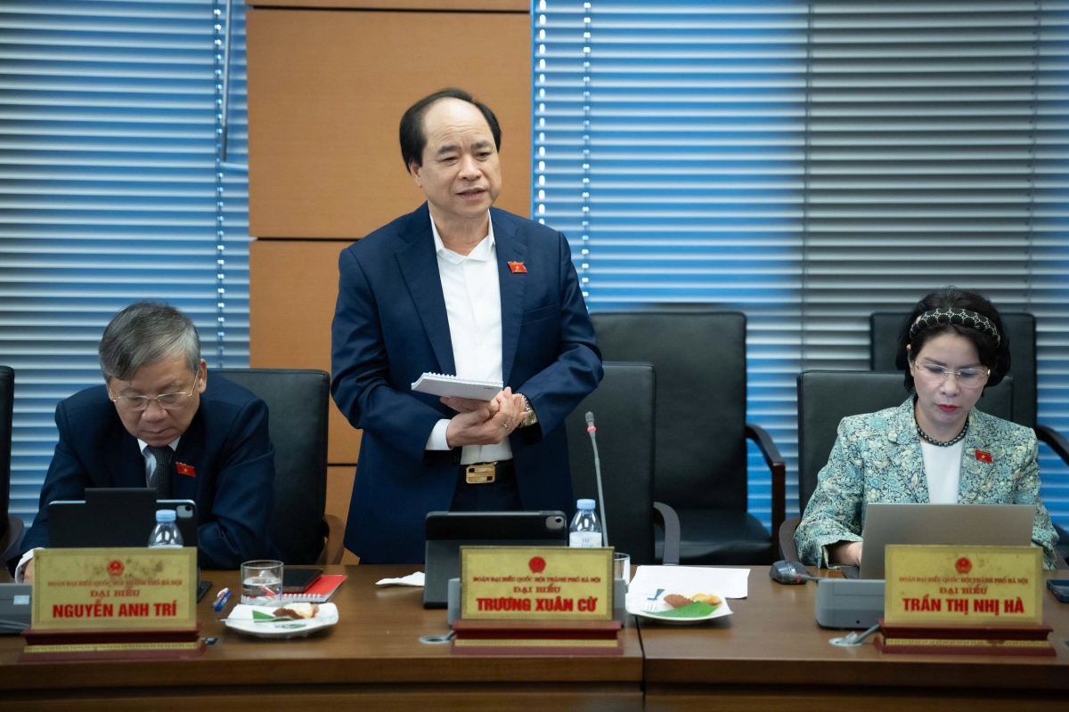 Đại biểu Trương Xuân Cừ góp ý kiến vào dự thảo Luật Tiết kiệm, chống lãng phí chiều ngày 5/11.