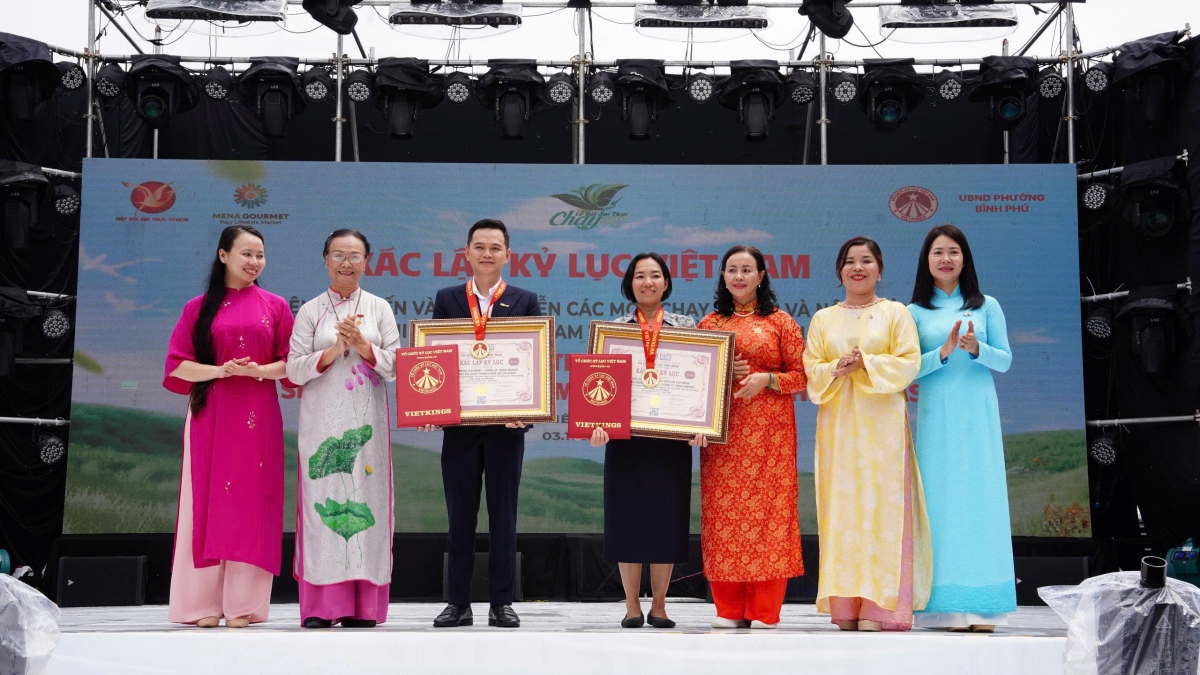 Ban tổ chức Lễ hội Ẩm thực Chay 2025 khen tặng cá nhân, tập thể tham dự