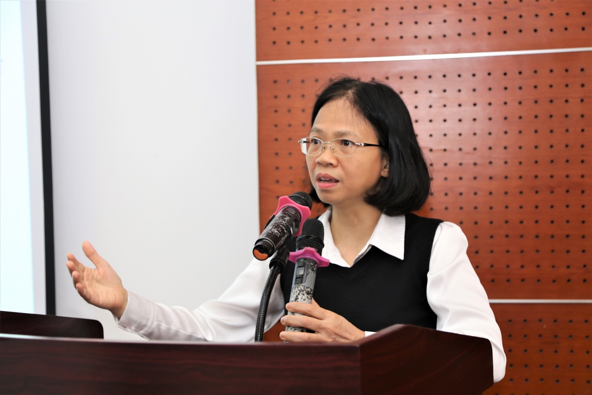 Bà Trần Bích Thủy phát biểu tại lớp tập huấn