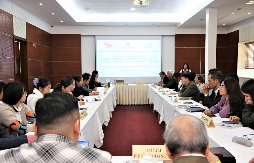 Nâng cao kỹ năng tập huấn viên nguồn chăm sóc tích hợp cho NCT