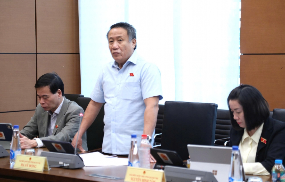 Đại biểu Hà Sỹ Đồng phát biểu ý kiến về dự thảo Luật Xây dựng (sửa đổi) sáng ngày 6/11.