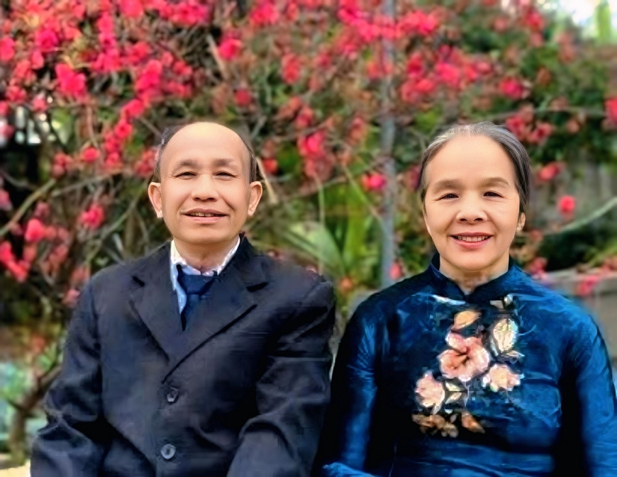 Thầy giáo già và gia đình nặng nghĩa với mái trường xưa