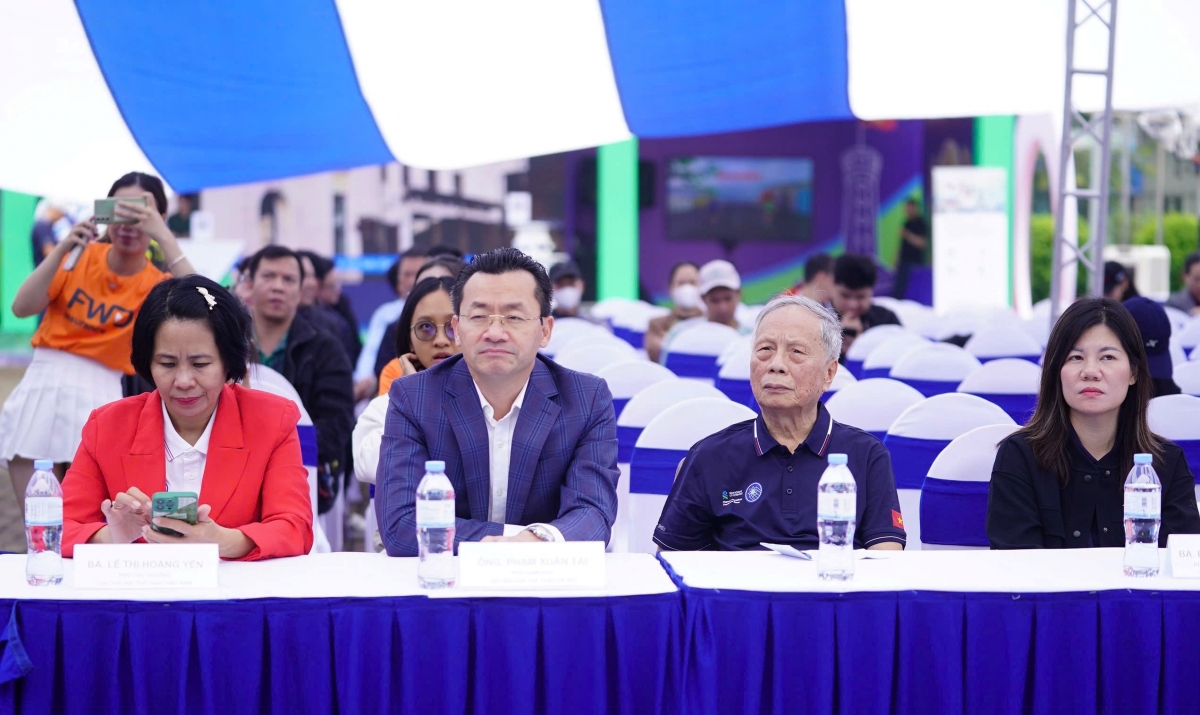 Các đại biểu tham dự Khai mạc giải