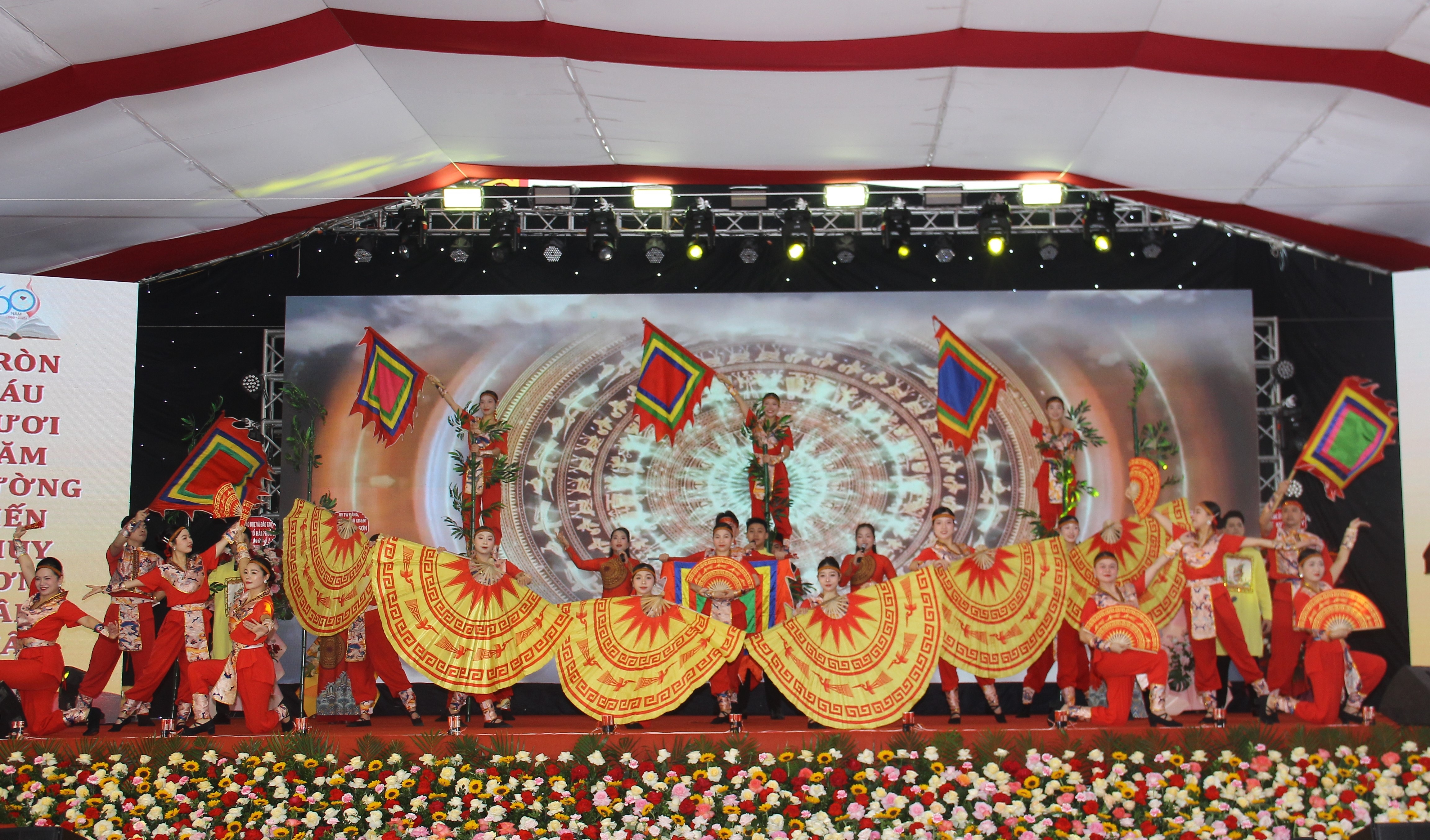 ngôi trường nhỏ bên dòng sông Đa Độ, gần Văn Miếu Xuân La, đã trở thành cái nôi tri thức của huyện Kiến Thụy