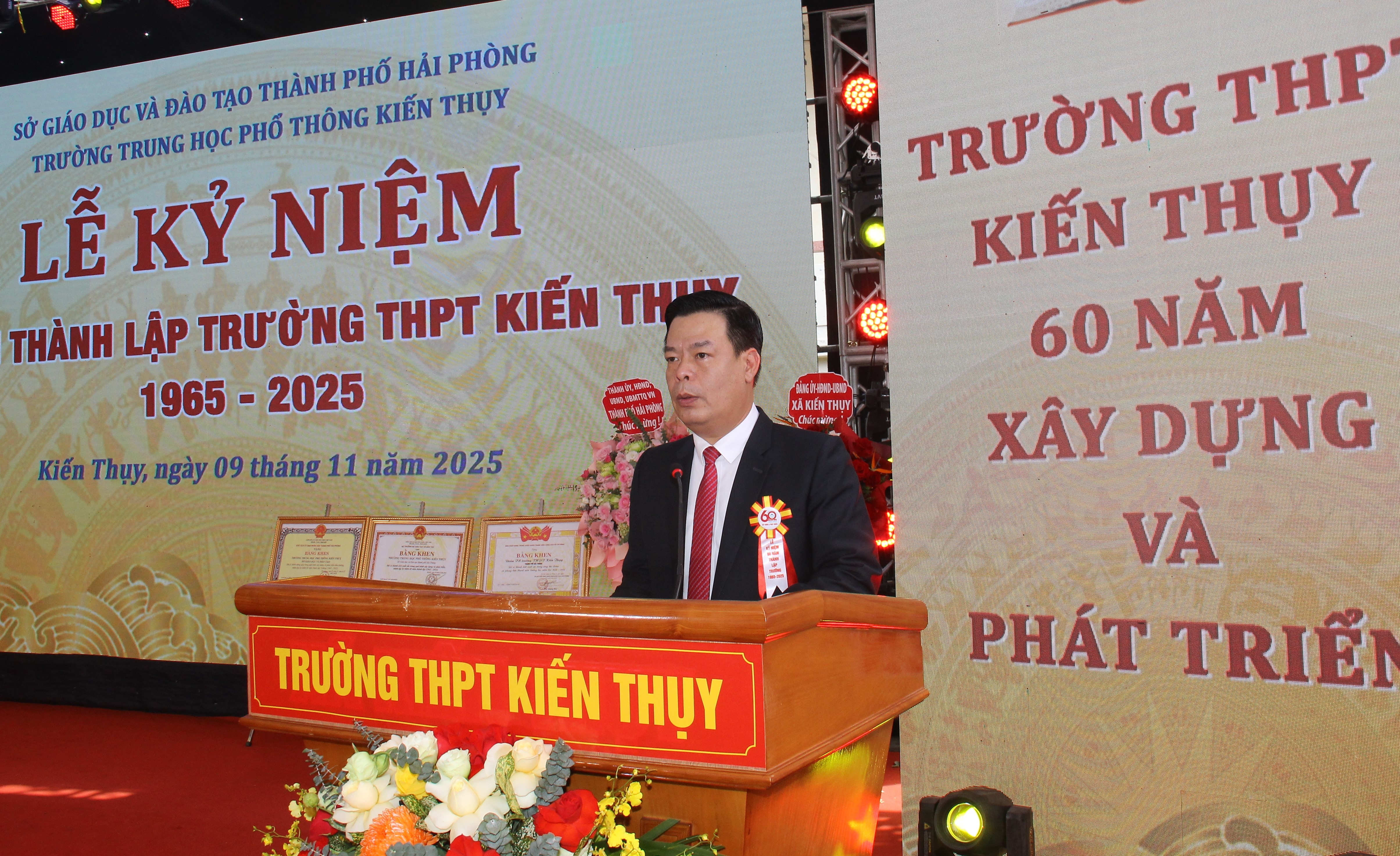 ông Phạm Văn Thép, Giám đốc Sở Khoa học và Công nghệ Hải Phòng, Cựu HS niên khóa 1992-1995 Trường THPT Kiến Thụy, bày tỏ lòng biết ơn sâu sắc đến các thầy cô