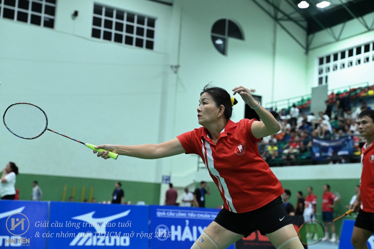 Dù ở tuổi xế chiều, tinh thần thi đấu và sức bền của các vận động viên vẫn rực cháy trên sân.