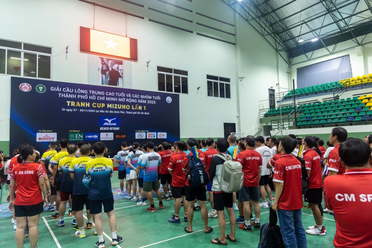 Giải cầu lông trung cao tuổi và các nhóm tuổi TP. Hồ Chí Minh năm 2025 thu hút hơn 300 vận động viên.