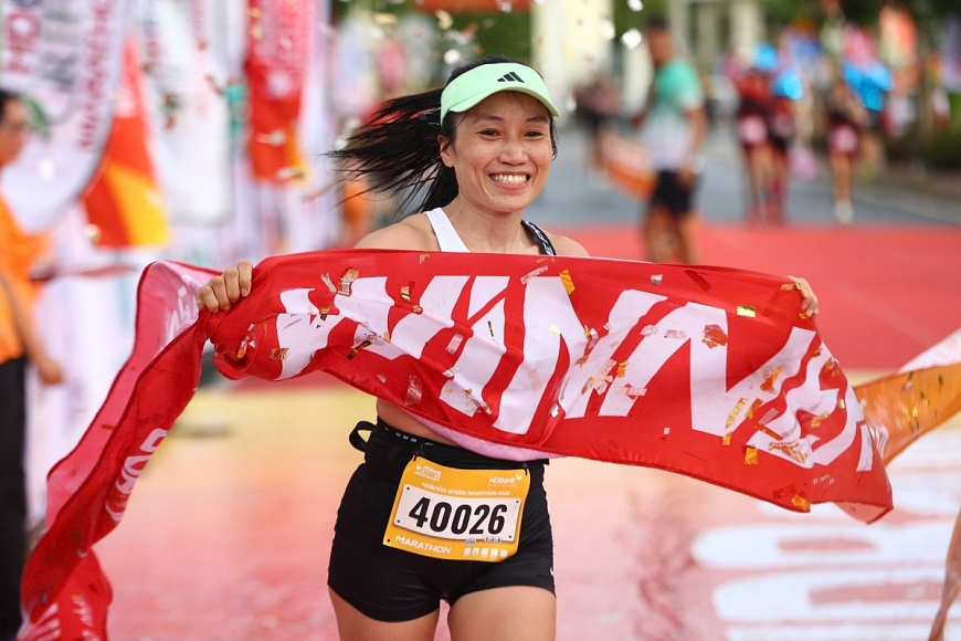 Lê Thị Hà vô địch 42km nữ với thời gian ấn tượng chỉ 2 tiếng 58 phút