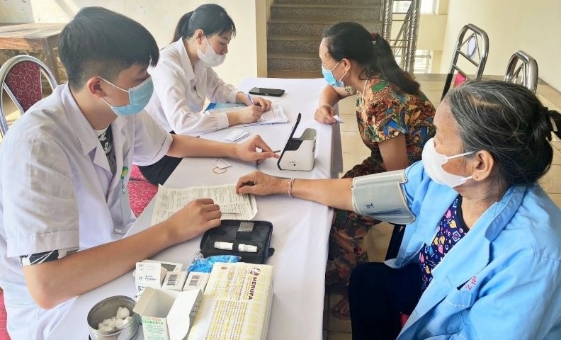 Khám sức khỏe cho NCT tỉnh Thanh Hóa nhân Tháng hành động vì NCT Việt Nam