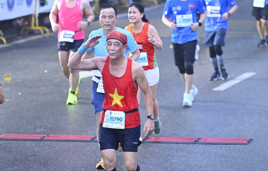 Giải Marathon Quốc tế Di sản Hà Nội - Thu hút nhiều runner cao tuổi