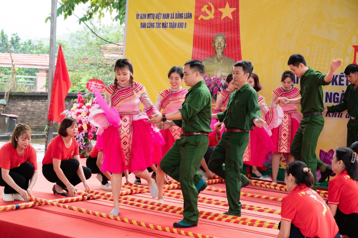 Phú Thọ: Sôi nổi Ngày hội Đại đoàn kết trên quê bưởi Bằng Luân