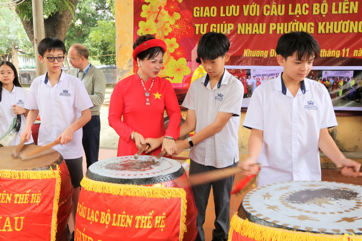 Gắn kết thế hệ và lan tỏa văn hóa Việt