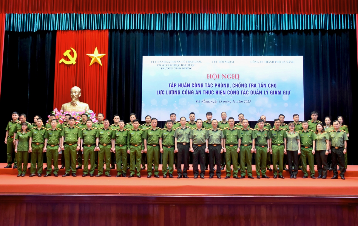 Các đại biểu tham dự Tập huấn công tác phòng, chống tra tấn cho lực lượng công an trong công tác quản lý giam giữ