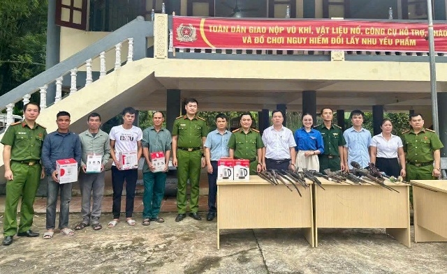 Cách làm hay và hiệu quả từ mô hình đổi quà lấy vũ khí, vật liệu nổ, công cụ hỗ trợ