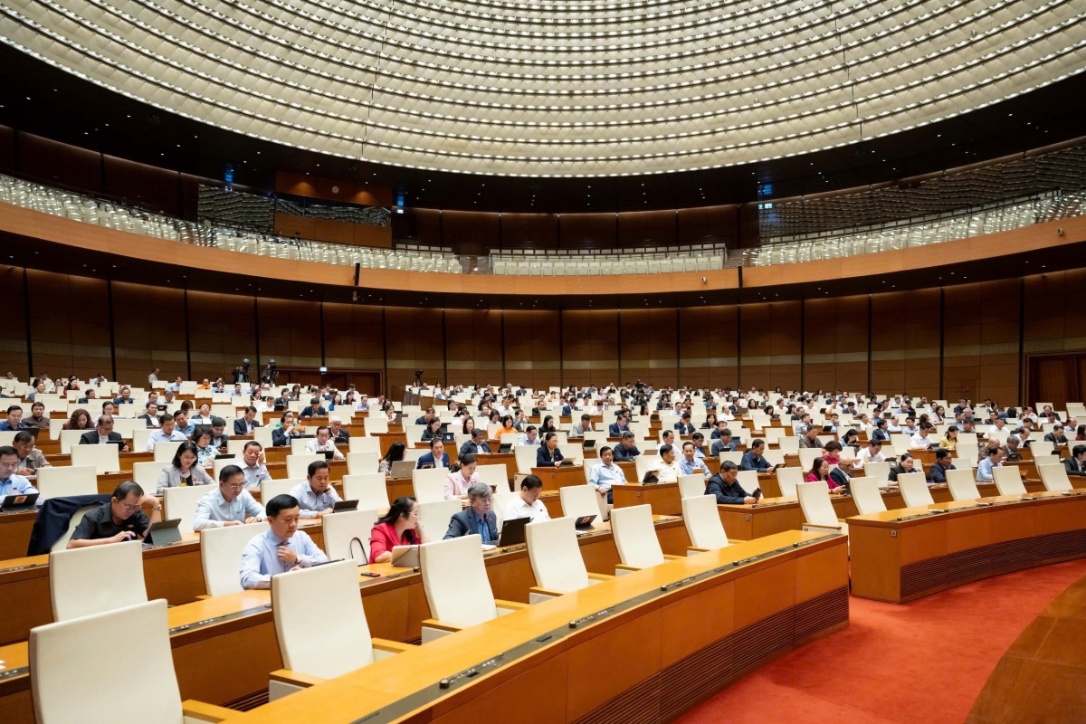 Sáng ngày 14/11, Quốc hội họp phiên toàn thể tại hội trường Diên Hồng.