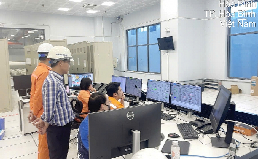 Hòa lưới thành công tổ máy số 2 Dự án nhà máy Thủy điện Hòa Bình mở rộng.