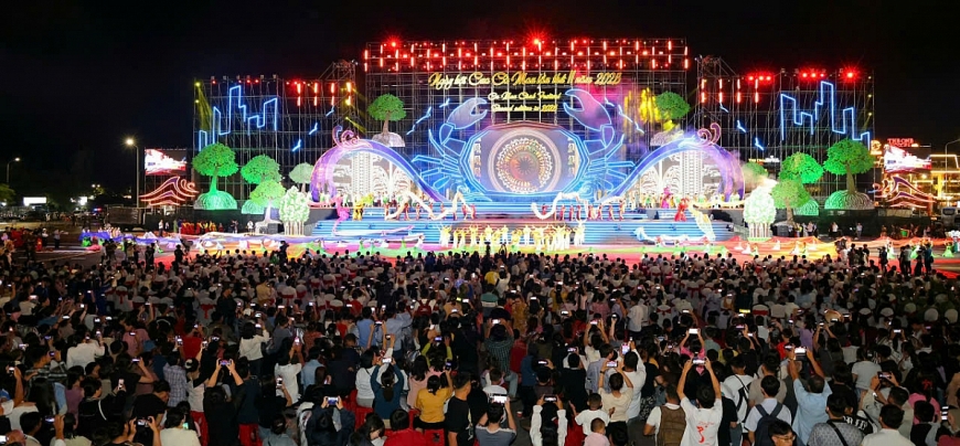 Đông đảo người dân và du khách tham dự Ngày hội