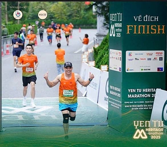 Nhà báo Tạ Ngọc Quyết,(số Bib 55041), Phóng viên Thường trú Báo Tuổi trẻ Thủ đô, tham gia chạy cự ly 5m về đích. Ảnh: Ban tổ chức.