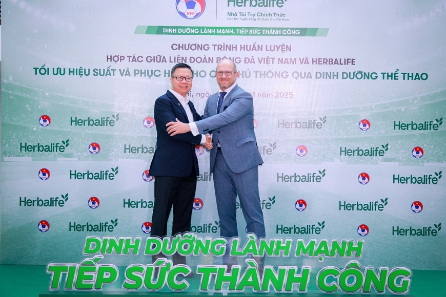 Tiến sĩ Julián  Álvarez, Thành viên Ủy ban Cố vấn dinh dưỡng của Herbalife tại buổi tọa đàm