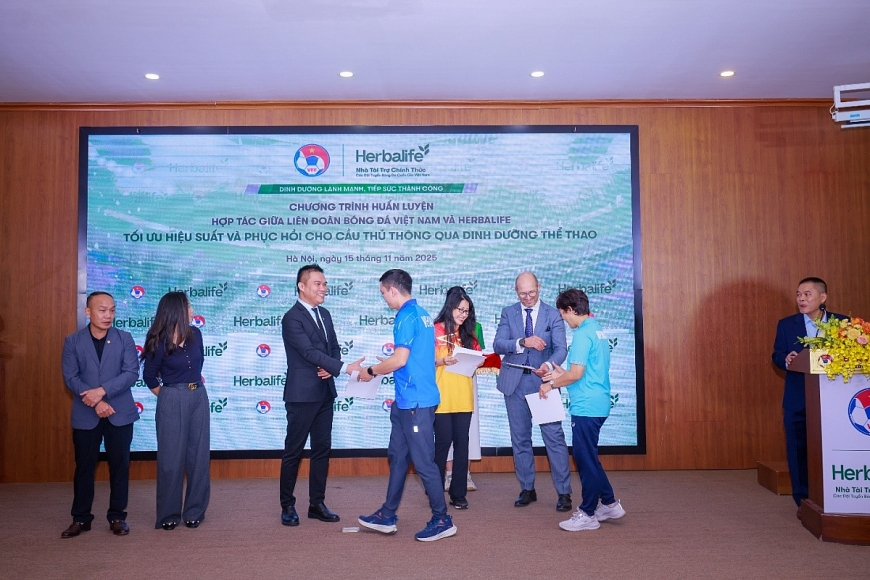 Herbalife Việt Nam cũng đồng hành cùng Ủy ban Olympic Việt Nam tổ chức một buổi đào tạo khác về dinh dưỡng thể thao với sự tham gia của Tiến sĩ Julián Álvarez García vào ngày 17/11