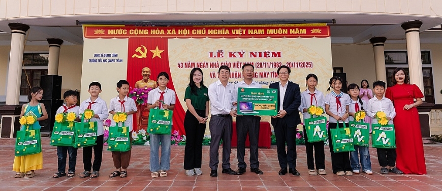Nestlé Việt Nam trao tặng phòng máy tính tại Lễ kỷ niệm 43 năm ngày nhà giáo Việt Nam (20/11/1982 – 20/11/2025) tại điểm trường tiểu học Quang Thành, Nghệ An