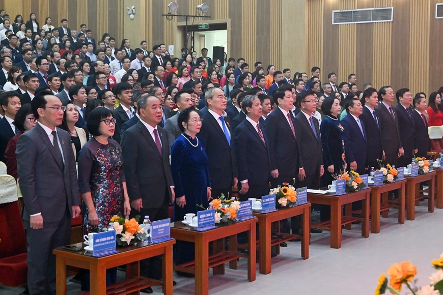 Các đại biểu tham dự buổi lễ.