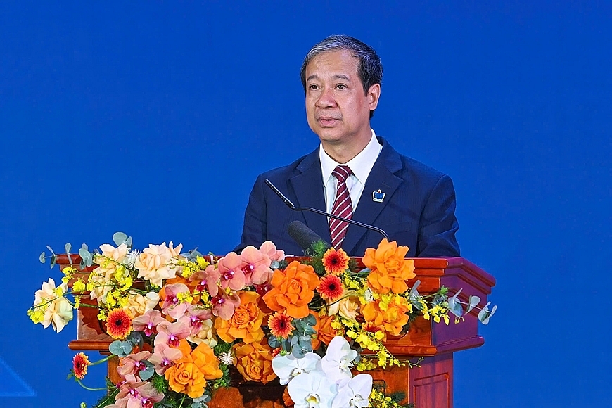 Bộ trưởng Bộ Giáo dục và Đào tạo Nguyễn Kim Sơn trình bày diễn văn tại buổi lễ. 