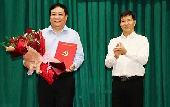 Lãnh đạo Ban Tổ chức Trung ương, trao Quyết định của Ban Bí thư về việc điều động, chỉ định ông Phạm Thành Ngại, giữ chức vụ Phó Bí thư Tỉnh ủy Đồng Tháp, nhiệm kỳ 2025-2030.