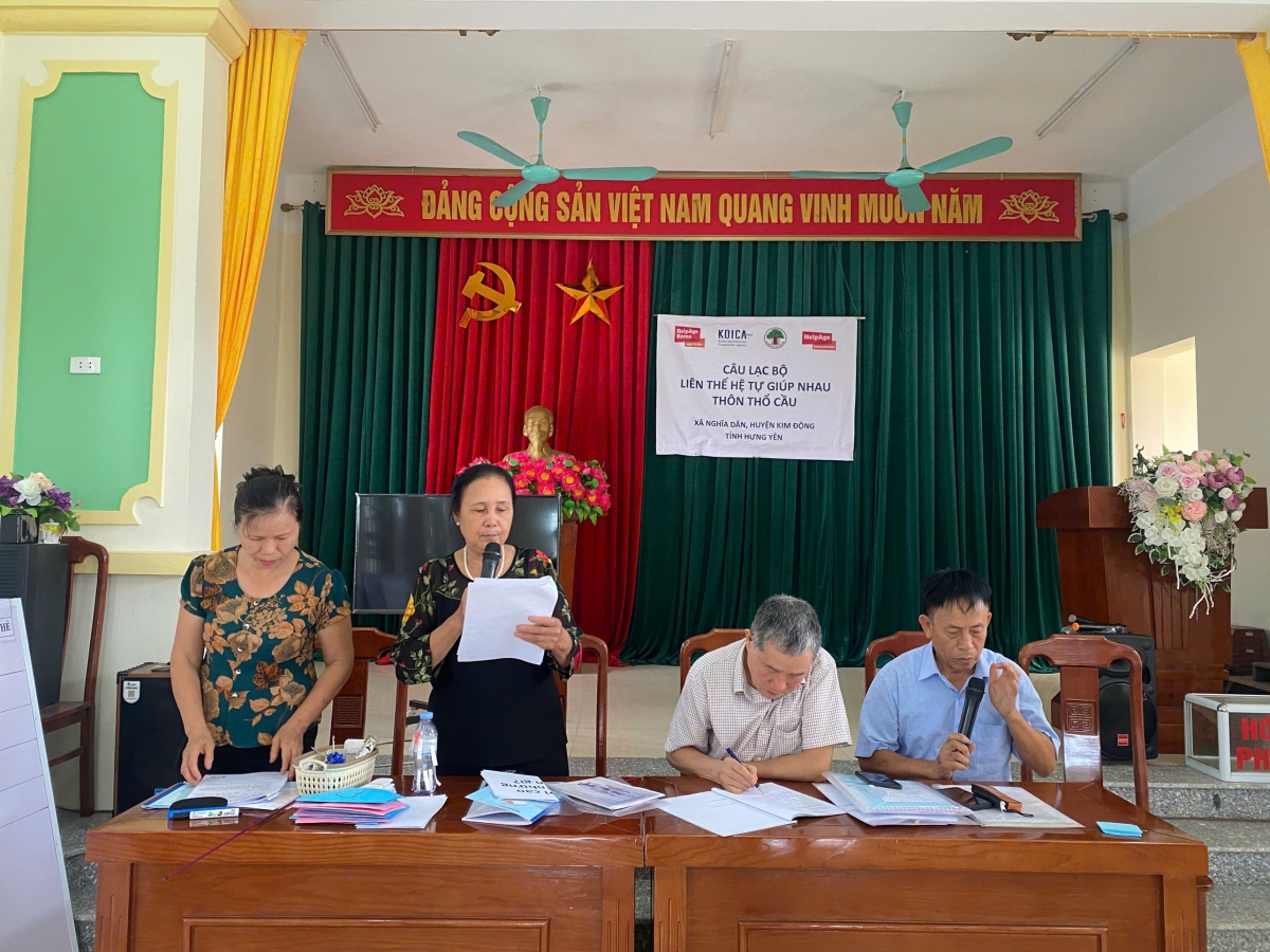 Ban Chủ nhiệm CLB LTHTGN thông Thổ Cầu điều hành buổi sinh hoạt