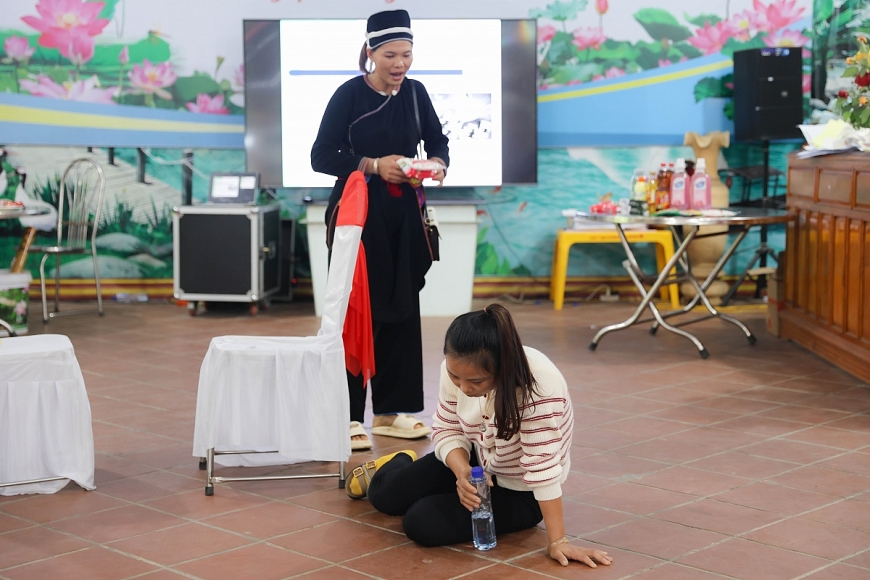 Một phân đoạn kịch giúp tham dự viên thực hành ứng phó bạo lực gia đình