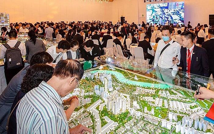 Môi giới bất động sản: Nghề “vàng” cho người cao tuổi