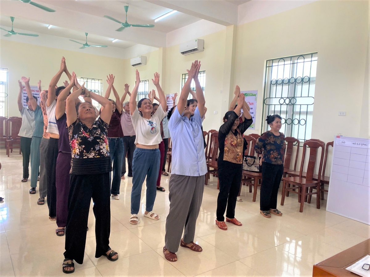 Bài dưỡng sinh của CLB LTHTGN thôn Thổ Cầu