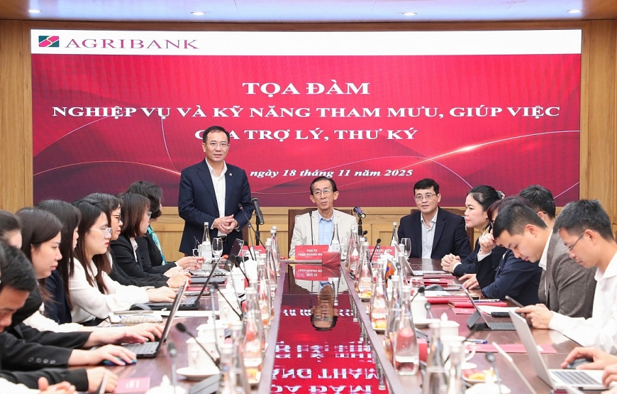 Đồng chí Đoàn Ngọc Lưu - Ủy viên Ban Thường vụ Đảng ủy, Phó Tổng Giám đốc Agribank phát biểu khai mạc Tọa đàm.