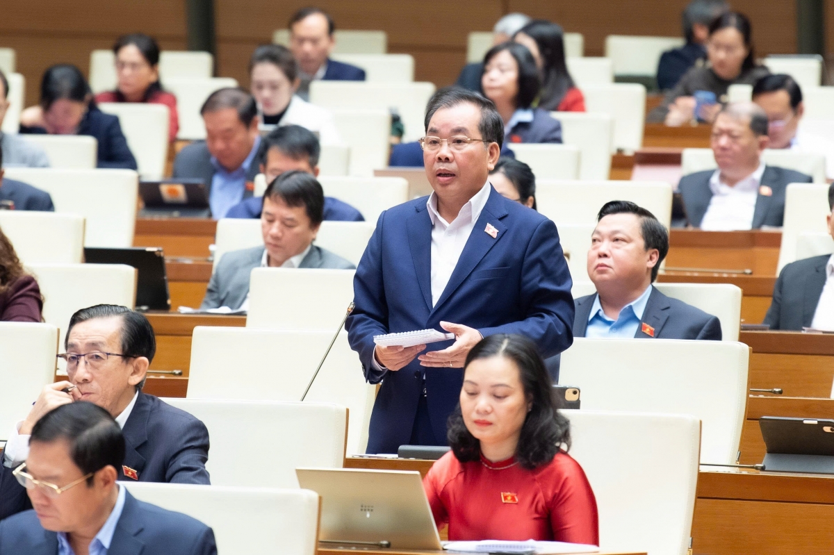 Đại biểu Nguyễn Quang Huân phát biểu ý kiến vào dự thảo Luật Giáo dục đại học (sửa đổi) sáng ngày 20/11.