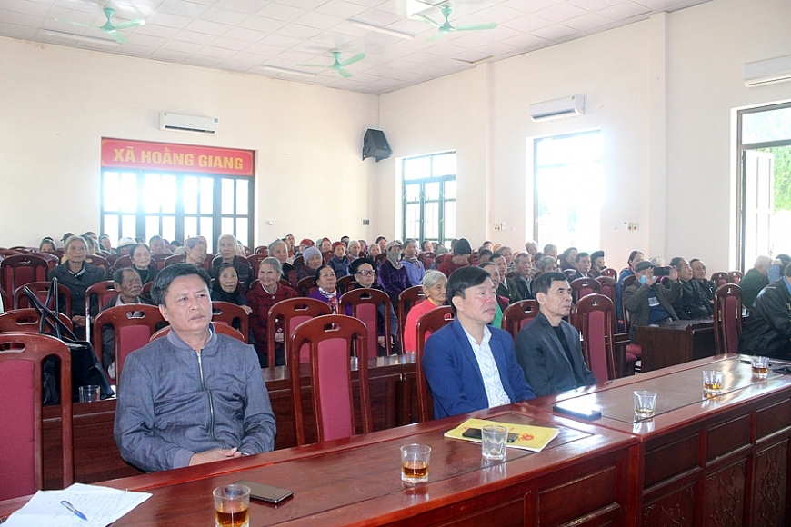 Thanh Hóa: Trao tặng 100 suất quà hỗ trợ NCT khắc phục hậu quả thiên tai ở xã Hoằng Giang