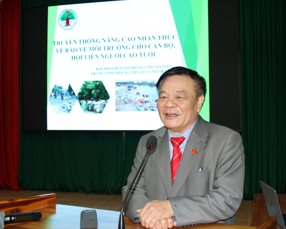 ông Phạm Hữu Văn, Phó Trưởng Ban Phát huy vai trò người cao tuổi, chuyên gia nông nghiệp, truyền thông về giảm thiểu rác thải nhựa